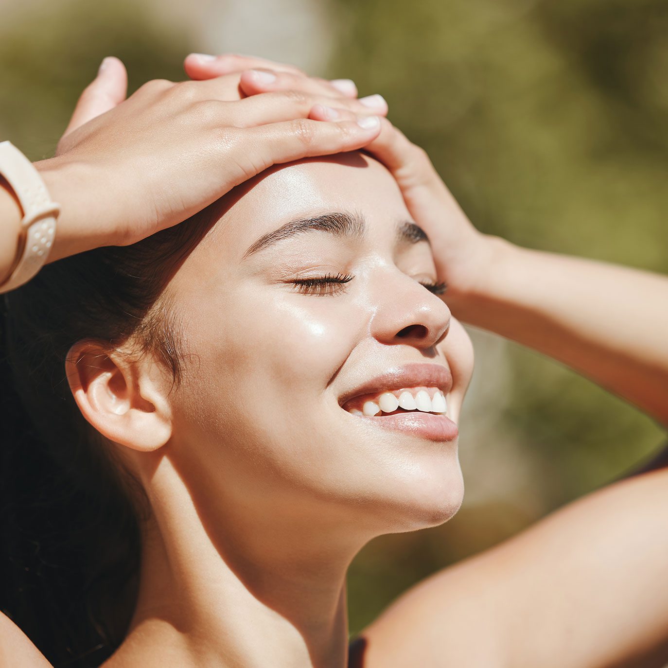 Botox wrinkle treatment at Dr. Owlia Aesthetics — smiling woman with a smooth forehead in sunlight